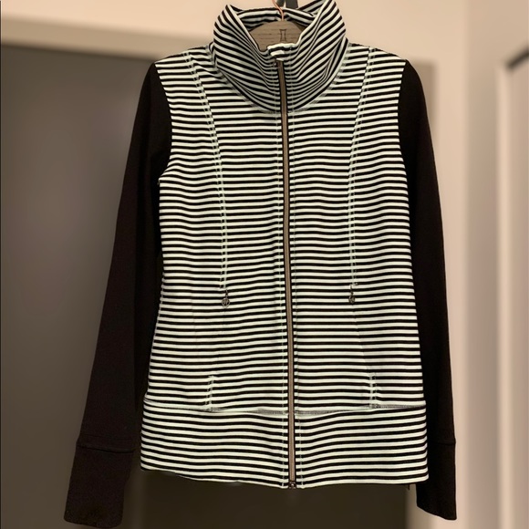 lululemon Daily Yoga Jacket - Picture 9 of 11